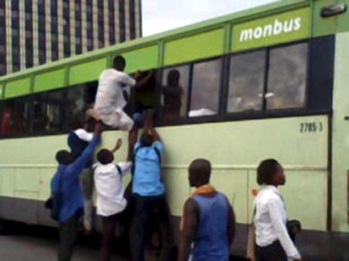Transport: usagers de bus, ph. acturoutes.info