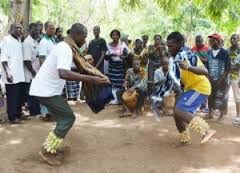 p&acirc;ques, danse de r&eacute;jouissance chez les baoul&eacute;