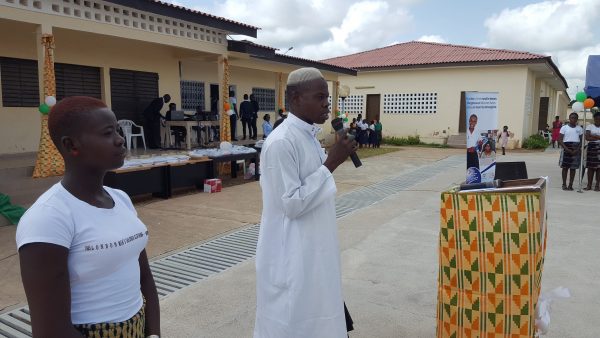 Pri&egrave;re d l'imam &agrave; l'ouverture de la c&eacute;r&eacute;monie de c&eacute;l&eacute;bration de l'excellence au lyc&eacute;e de Kong
